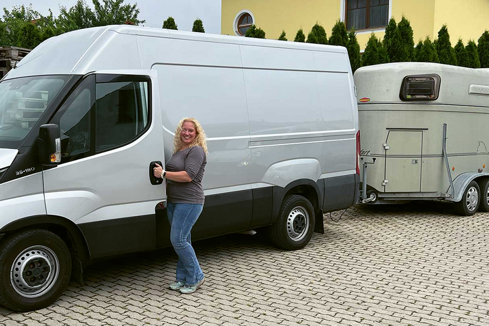 Iveco Daily mit Pferdeanhänger